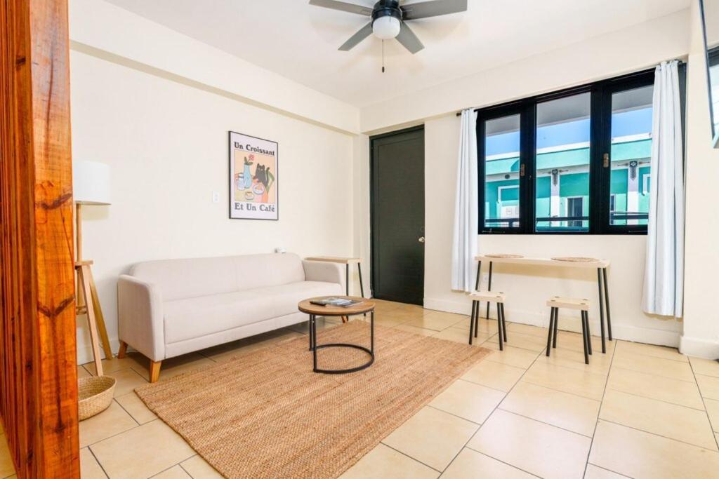 Sunny Seaside Gateway Apartment