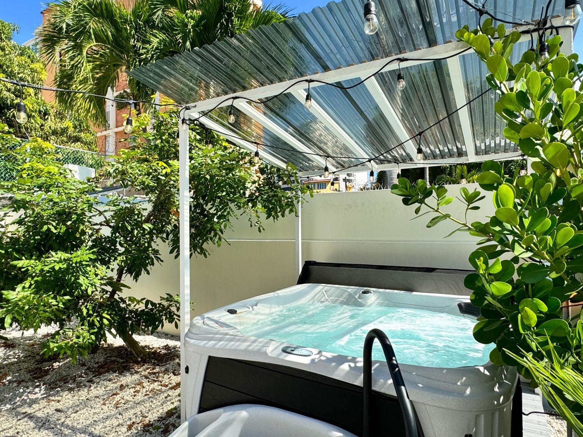 Condado Laguna I 6 Bed 3 Bath Jacuzzi Villa