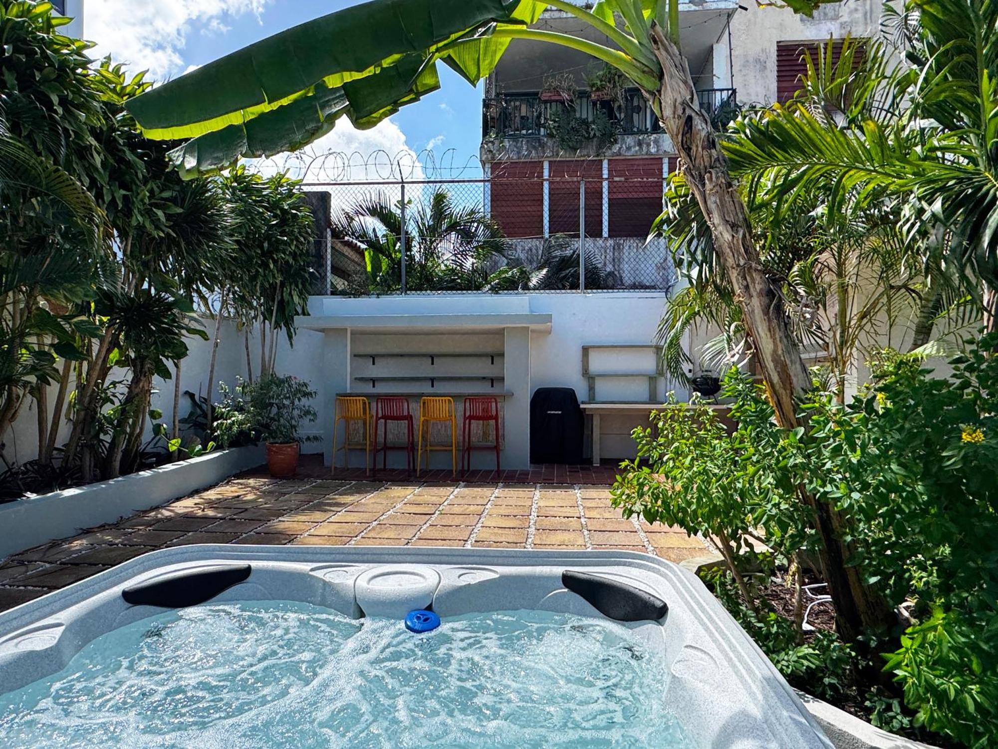 Condado 4 Bed 3 Bath Sleeps 8 Jacuzzi & Free Parking *