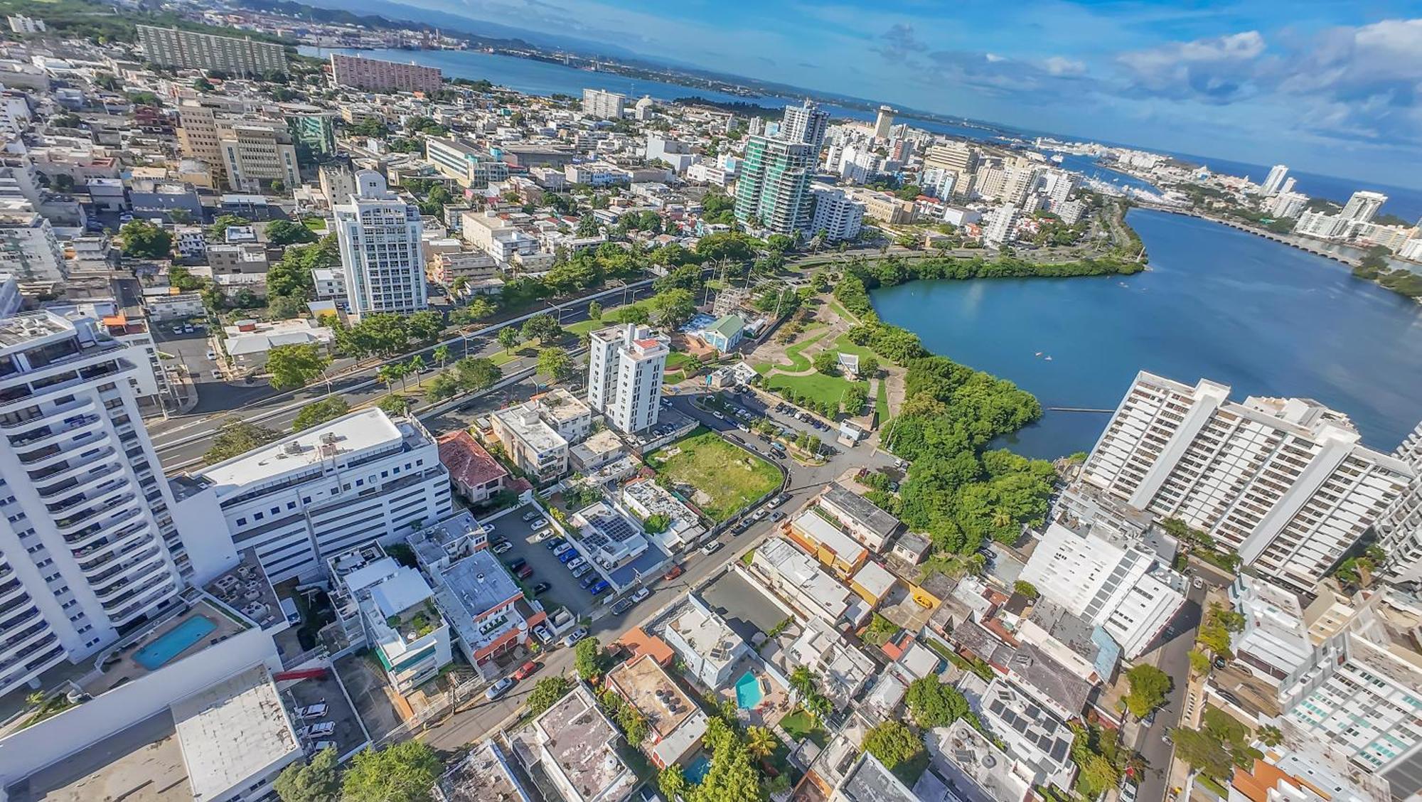 Condado 4 Bed 3 Bath Sleeps 8 Jacuzzi & Free Parking * San Juan