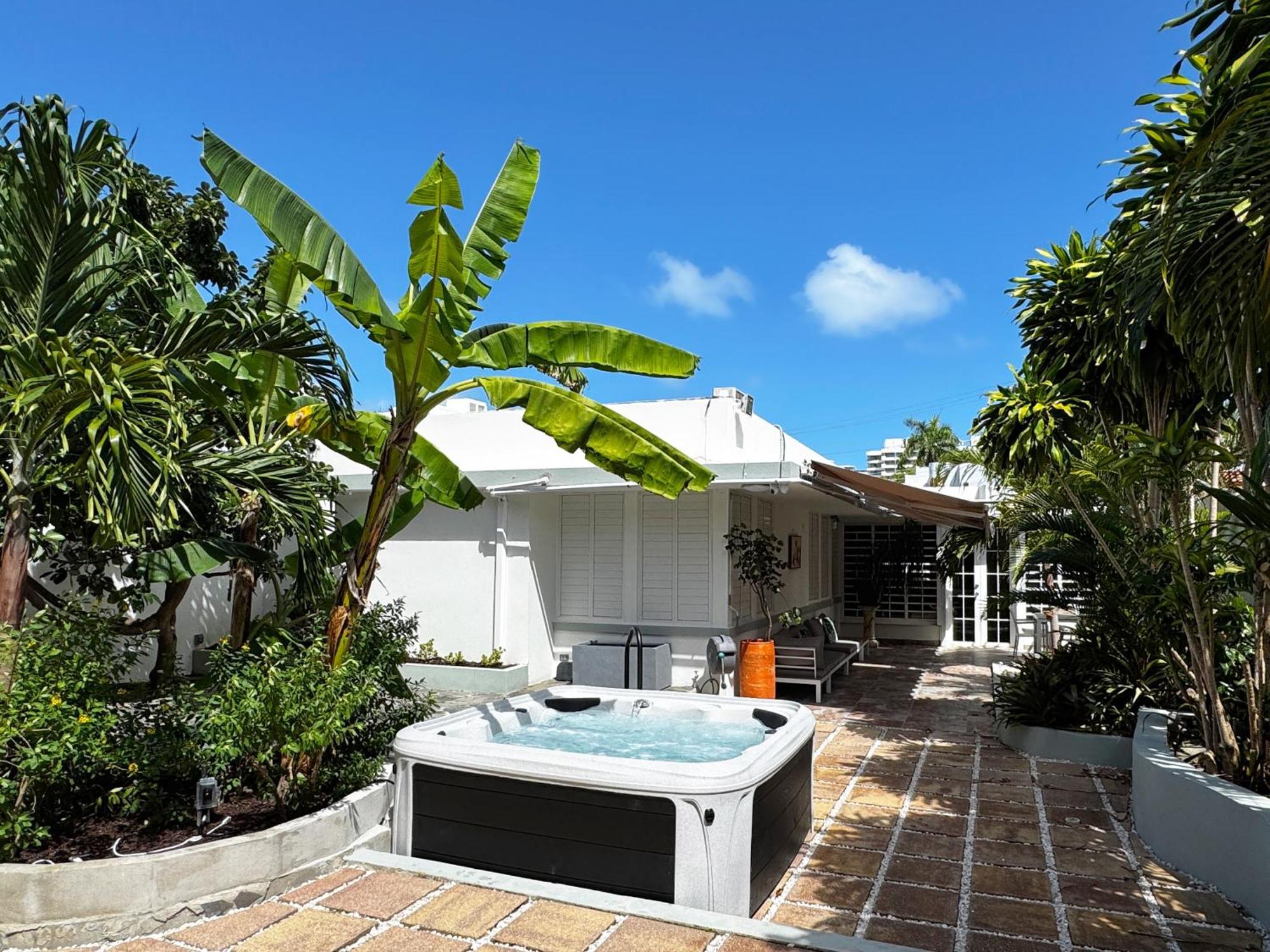 Condado 4 Bed 3 Bath Sleeps 8 Jacuzzi & Free Parking
