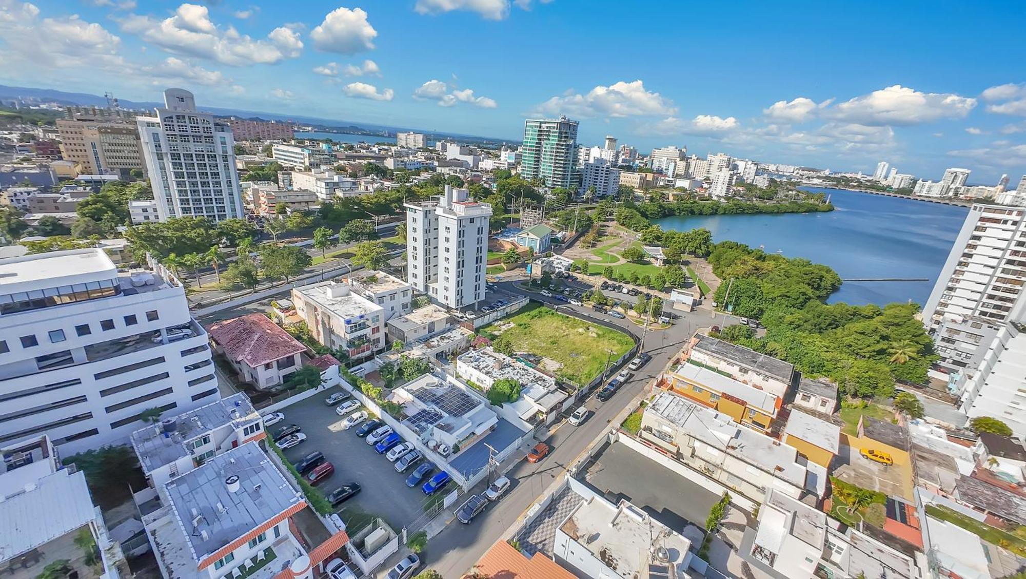 Condado 4 Bed 3 Bath Sleeps 8 Jacuzzi & Free Parking Villa