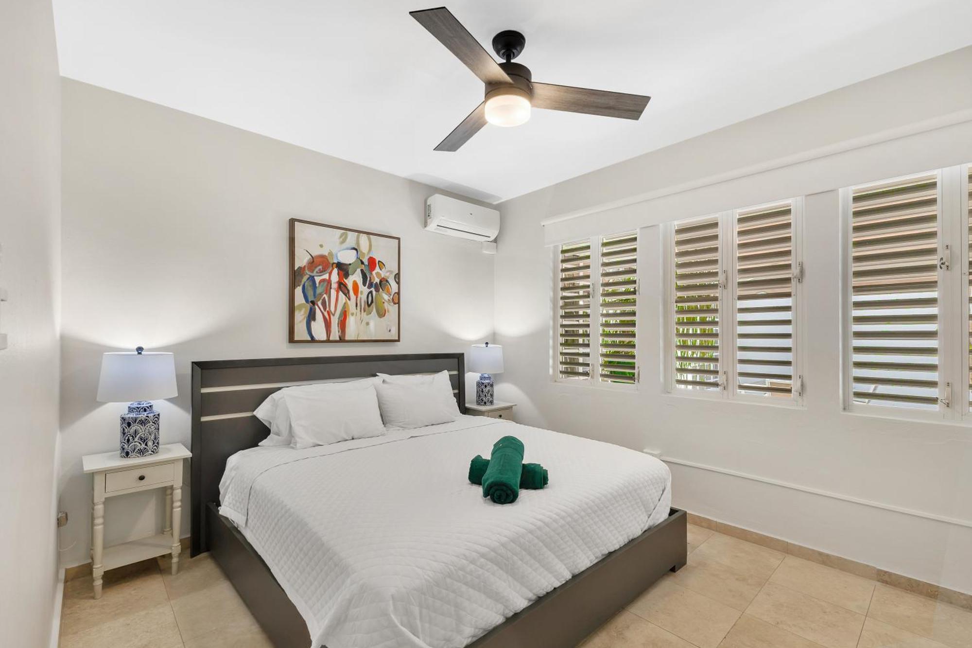Condado 4 Bed 3 Bath Sleeps 8 Jacuzzi & Free Parking San Juan
