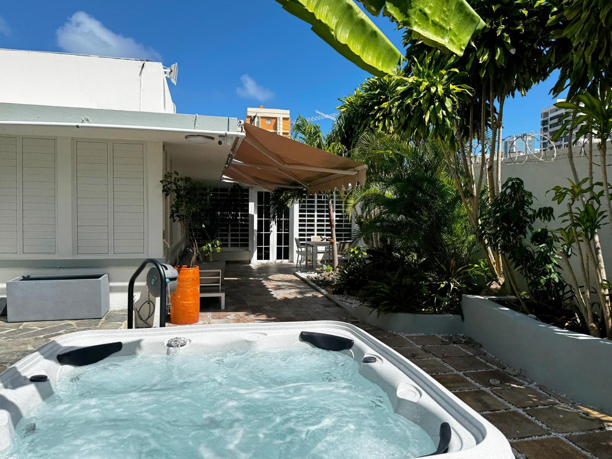 Condado 4 Bed 3 Bath Sleeps 8 Jacuzzi & Free Parking