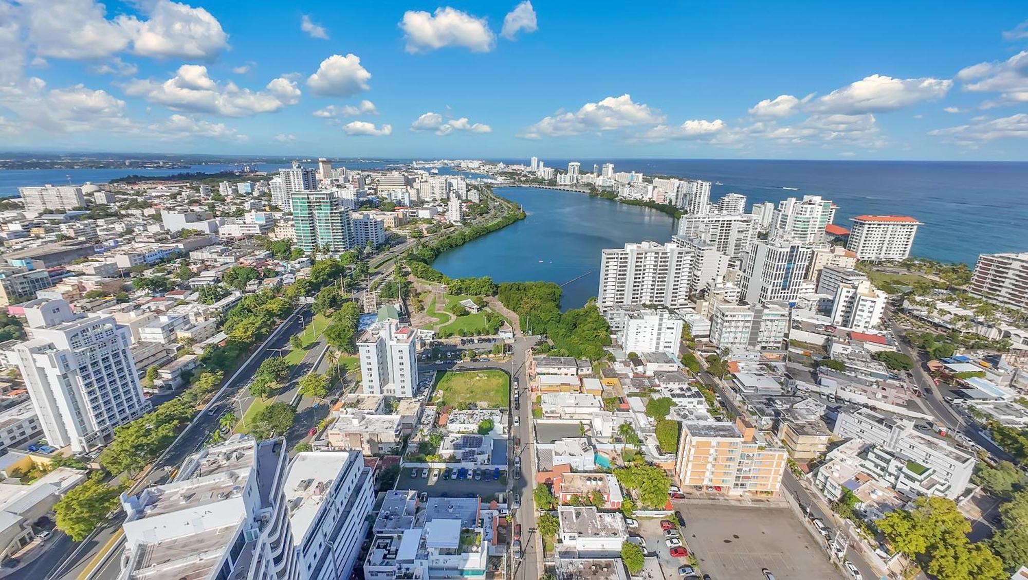 Condado 4 Bed 3 Bath Sleeps 8 Jacuzzi & Free Parking *