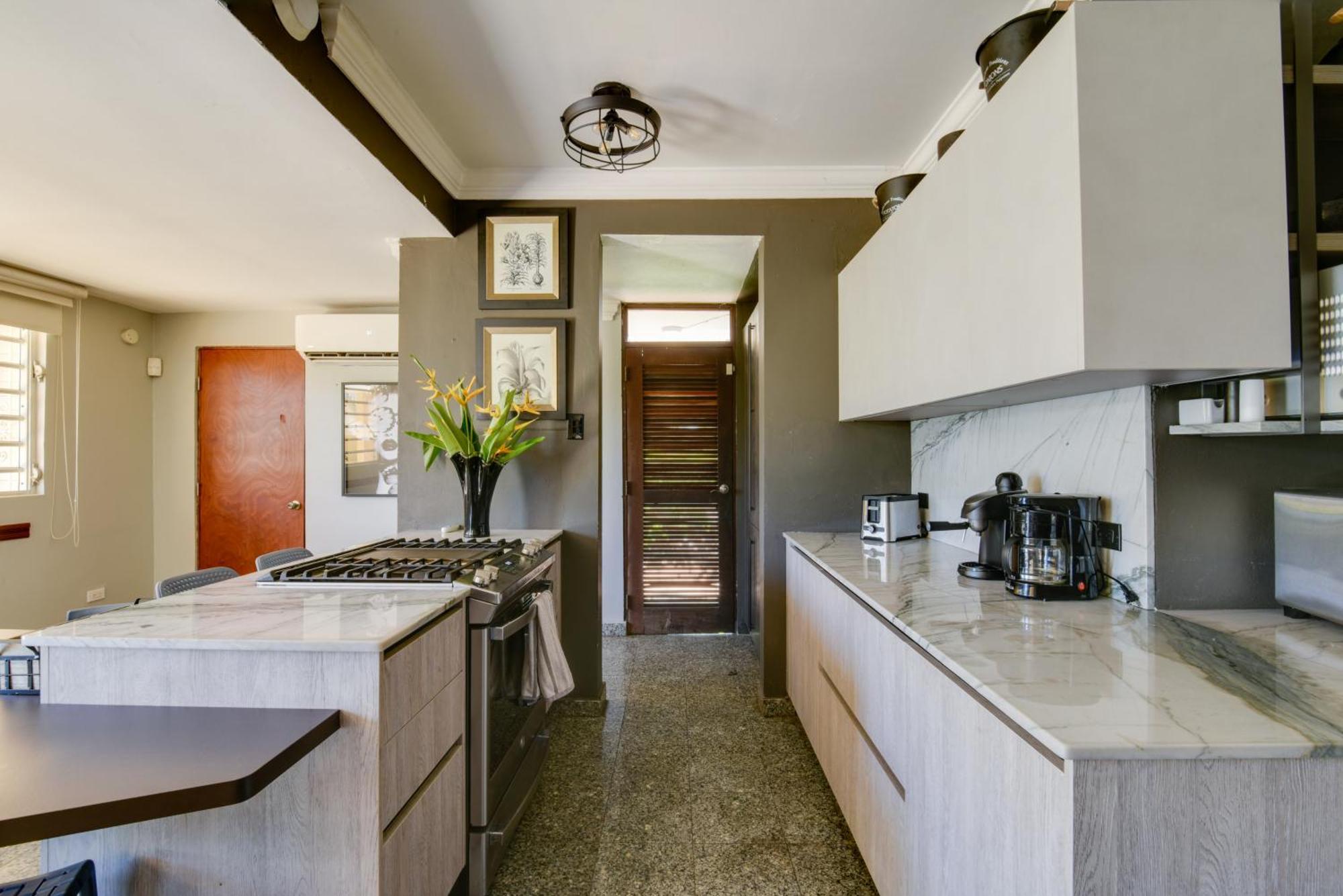House Near With Private Pool And Deck! *