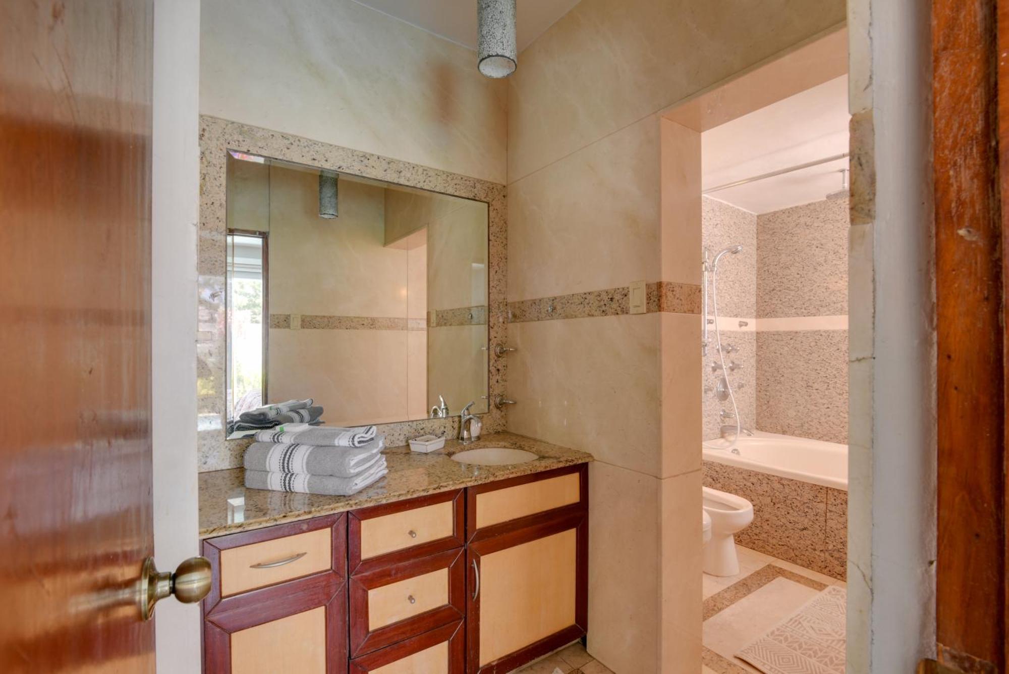 House Near With Private Pool And Deck! * San Juan