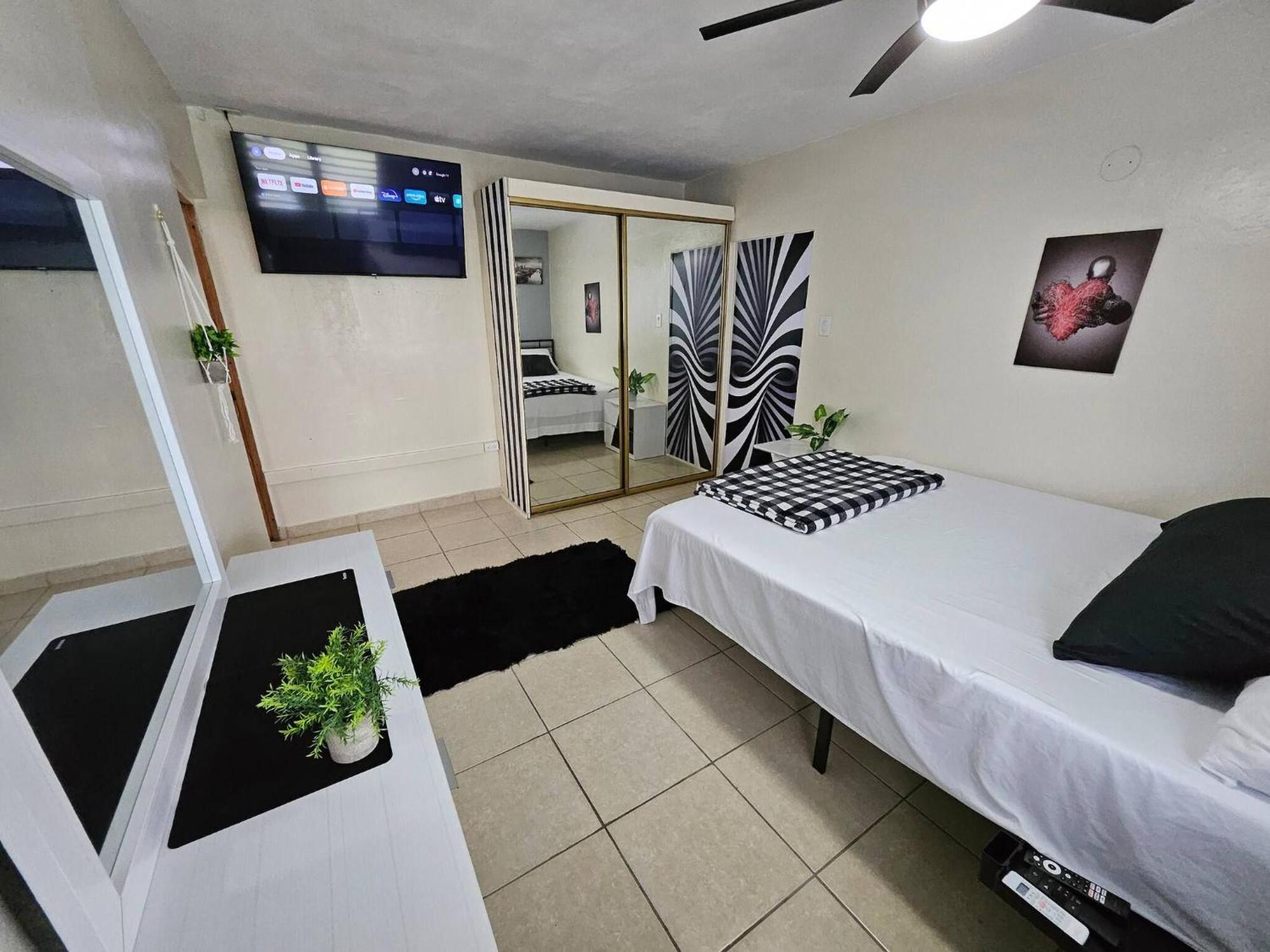Terrace With Jacuzzi Modern 2 *