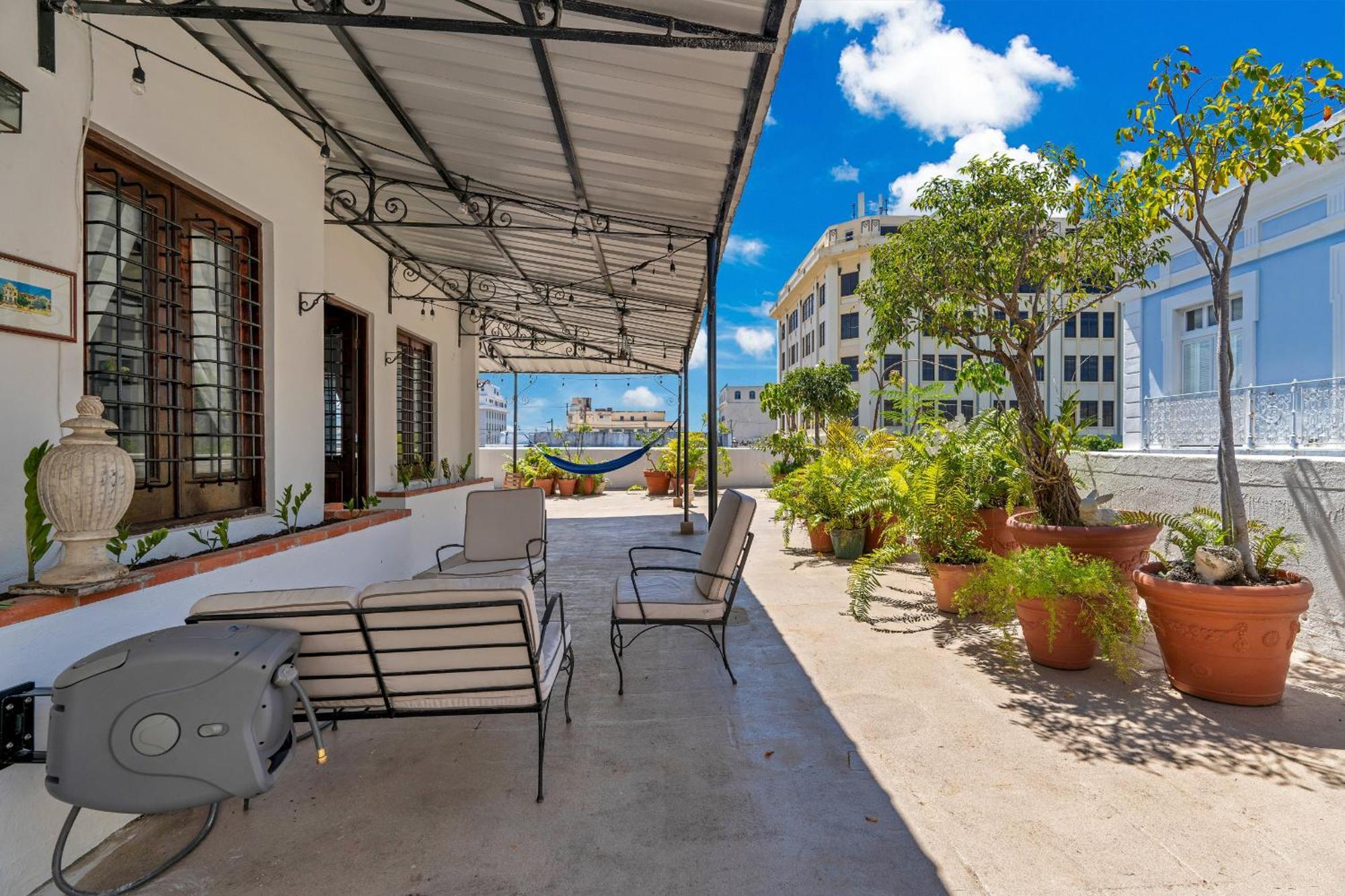 Spacious In The Heart Of Apartment *