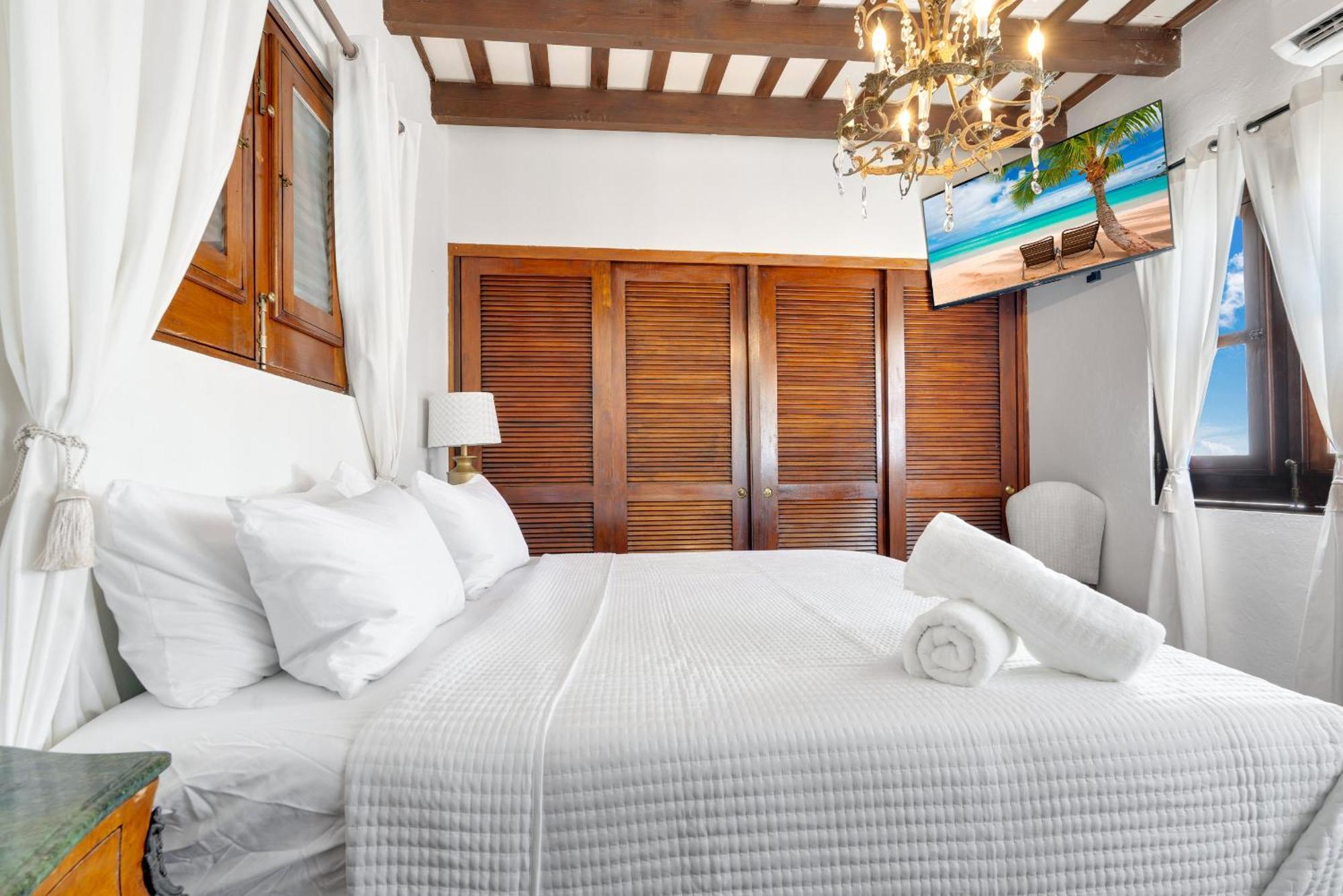 Spacious In The Heart Of Apartment *
