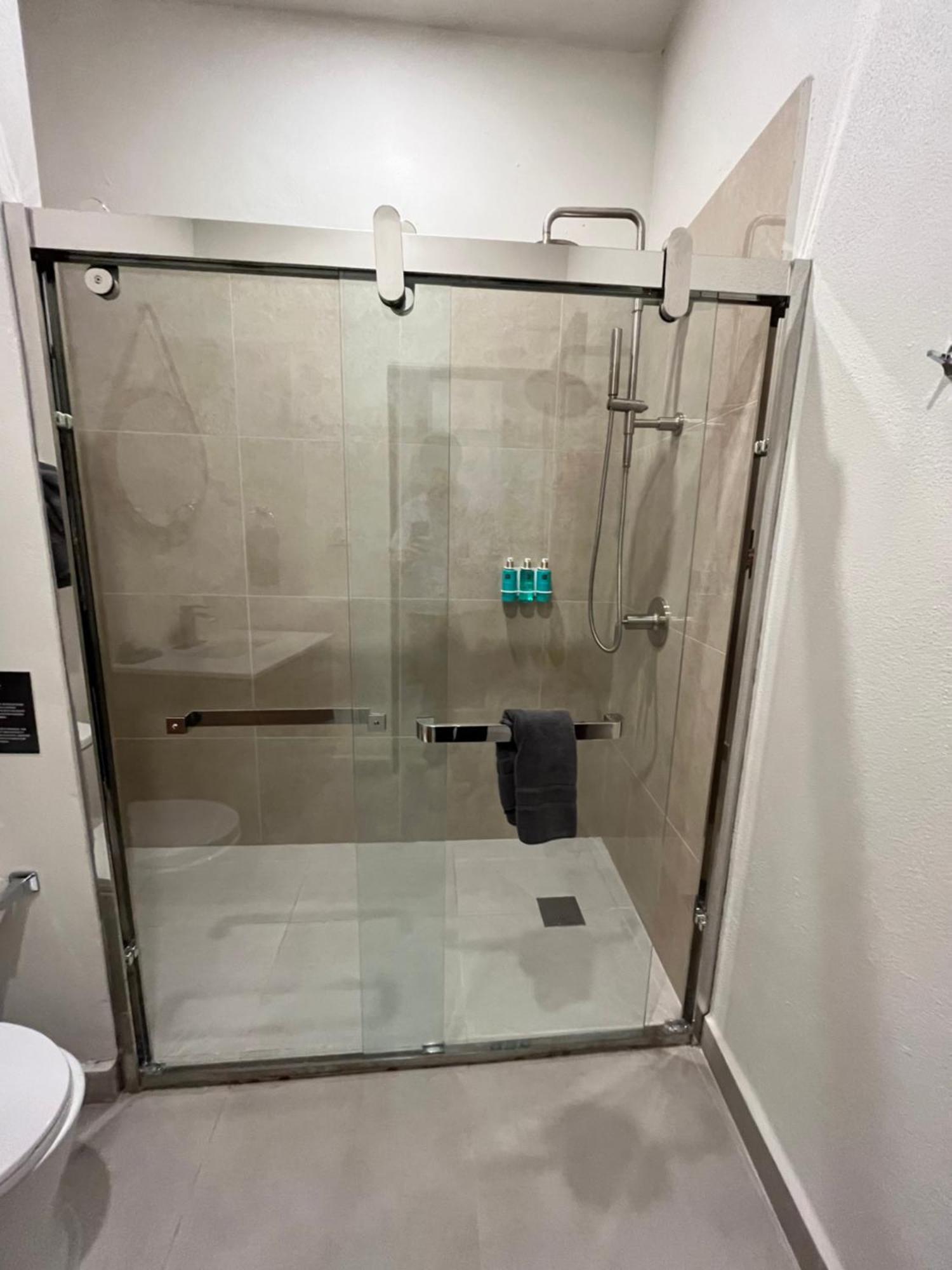 Hotel The Looking Glass