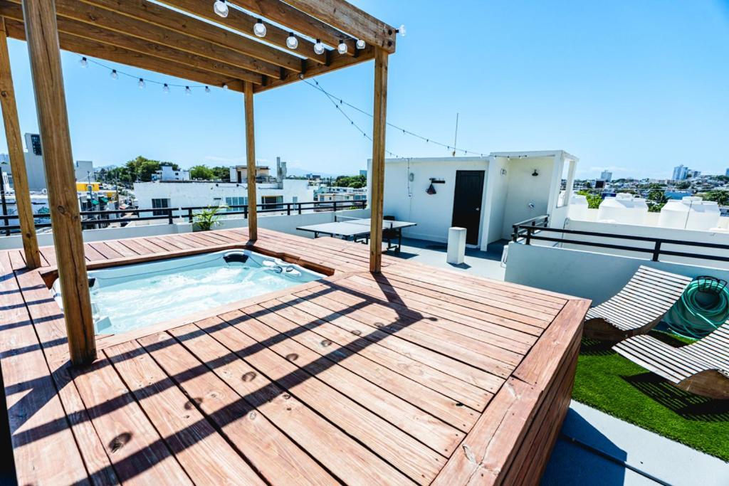 Sunny Escape Pool Apartment