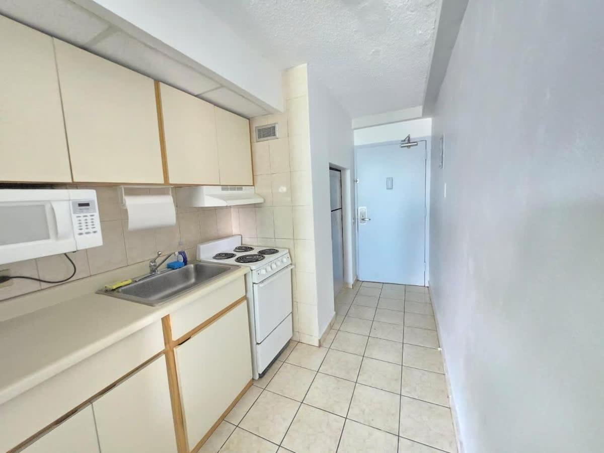 Steps From The - Dining & Nightlife Nearby Apartment *