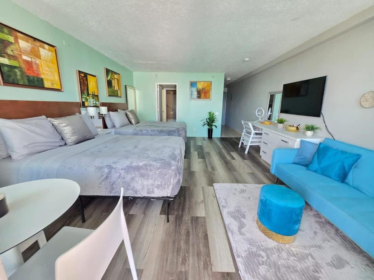 Steps From The - Dining & Nightlife Nearby *