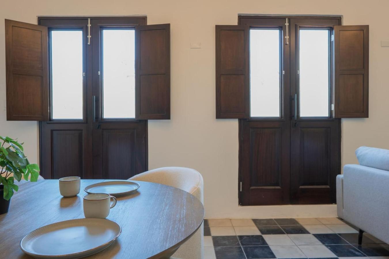 Apartment Ph In Old And Balcony