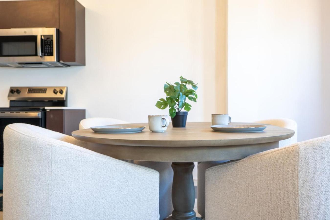Ph In Old And Balcony Apartment *