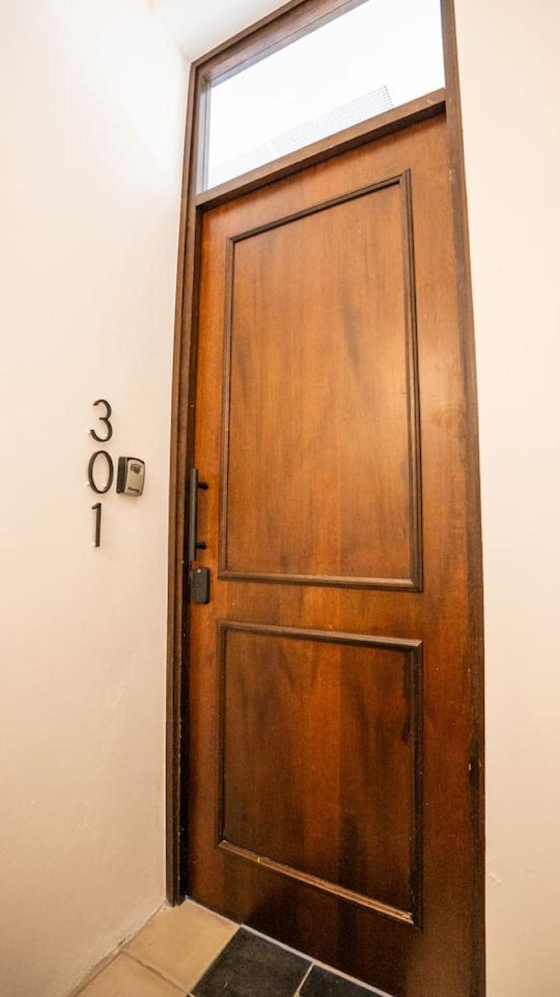 Apartment Ph In Old And Balcony