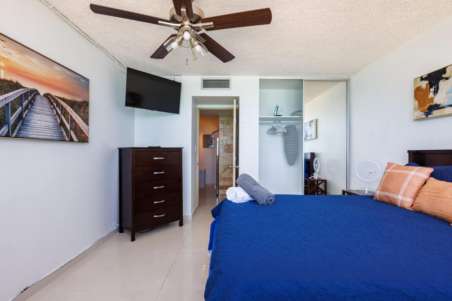 Apartment Steps From Foxwoods Casino- Beachfront With Pools