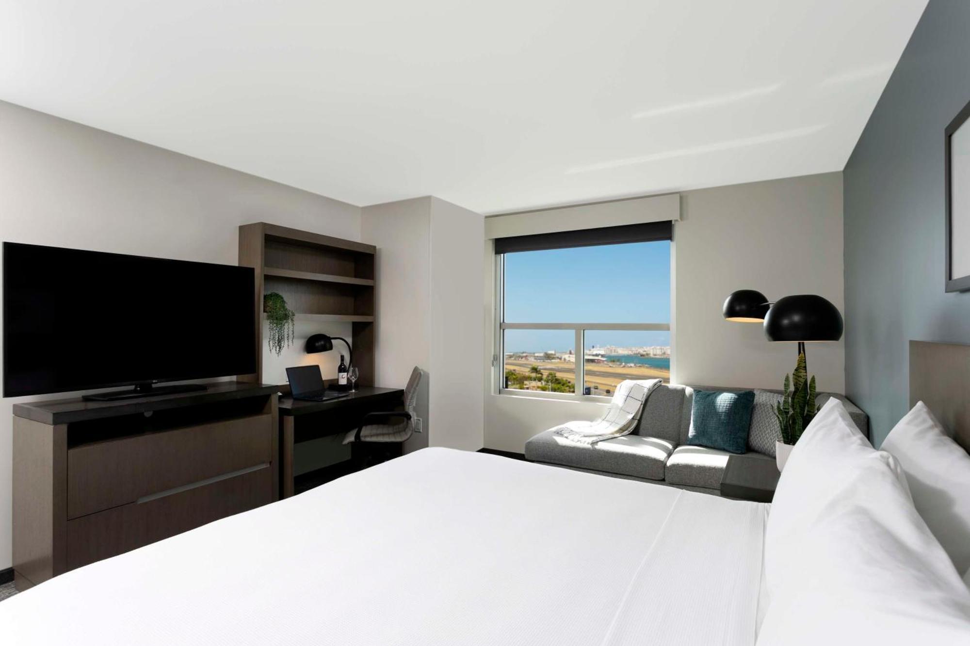 Hyatt House Hotel 3*