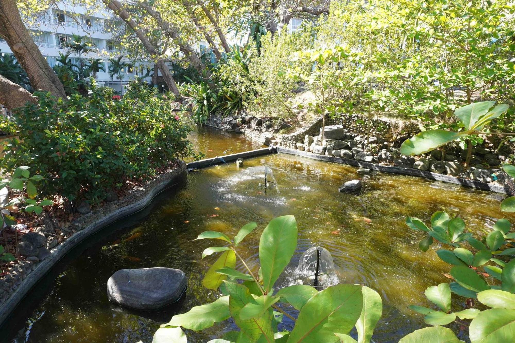 Lagoon View | Balcony, Pool & Hot Tub Apartment *