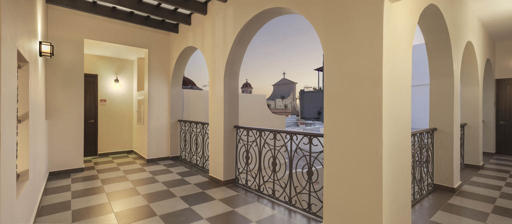 Decanter Hotel 3*