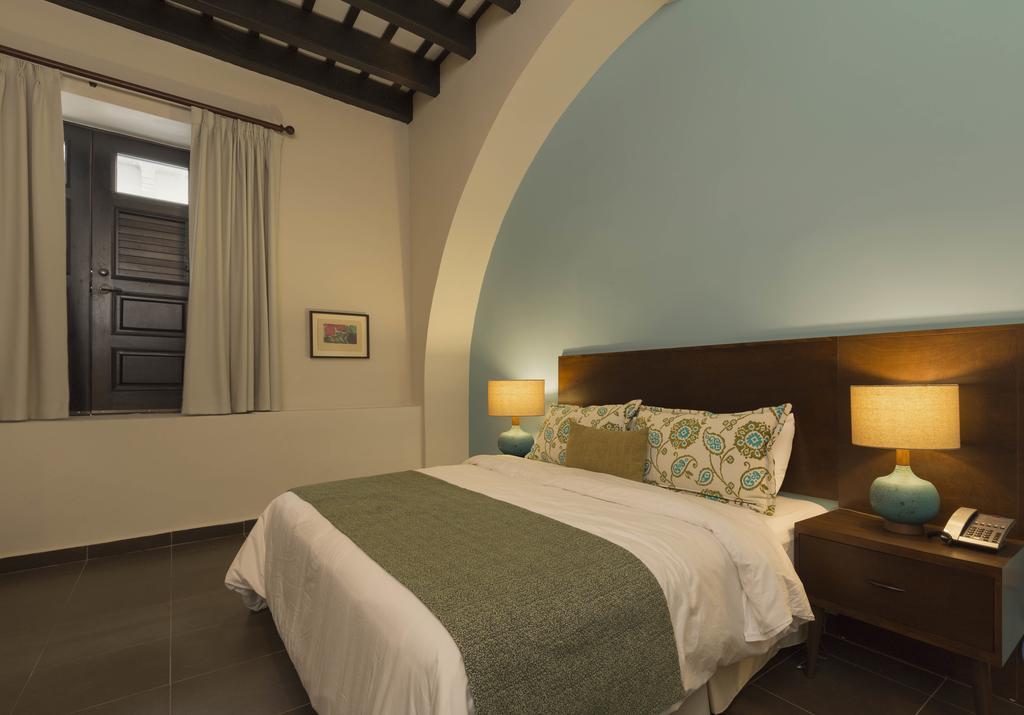 Decanter Hotel 3*
