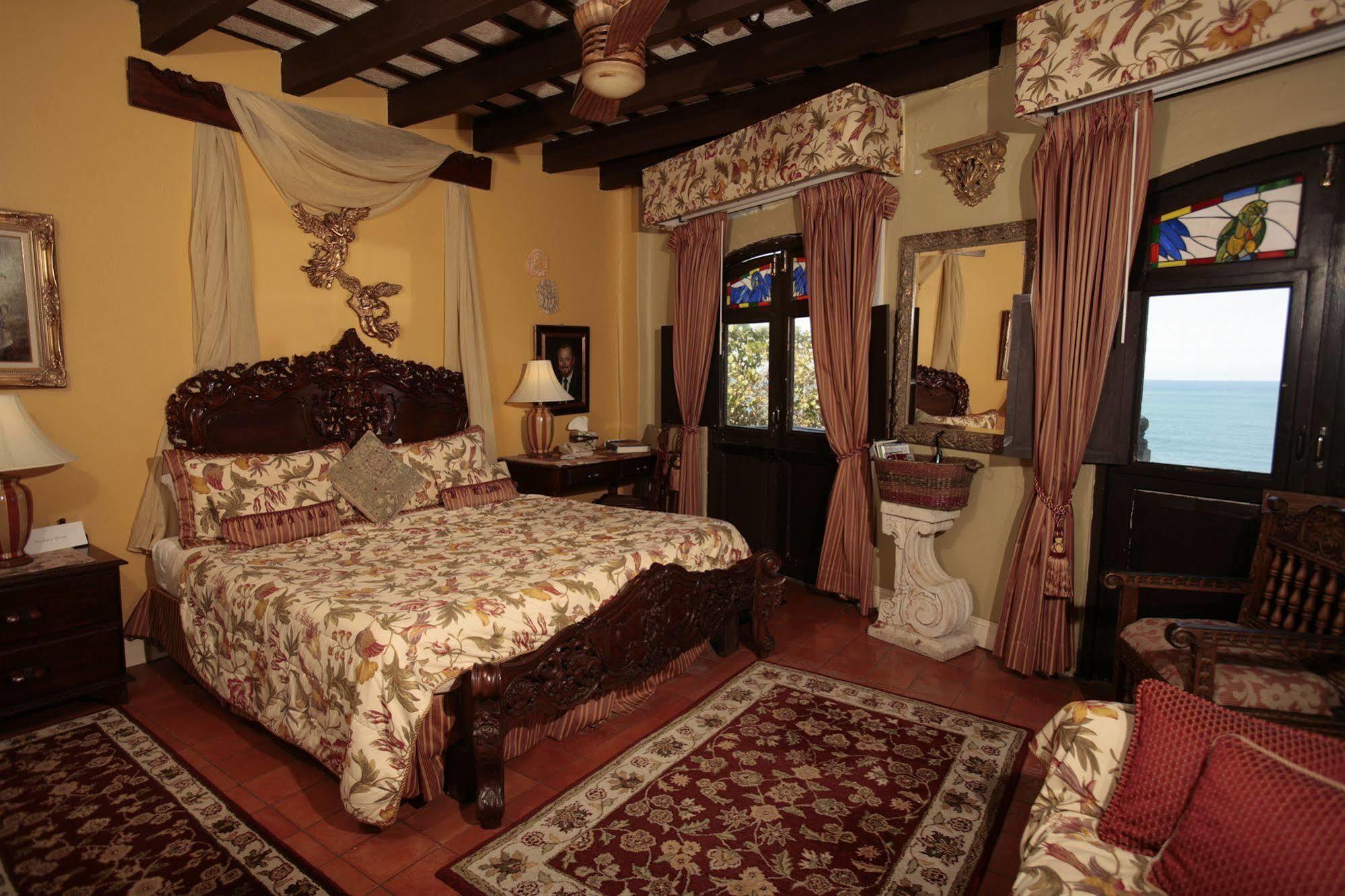 The Gallery Hotel