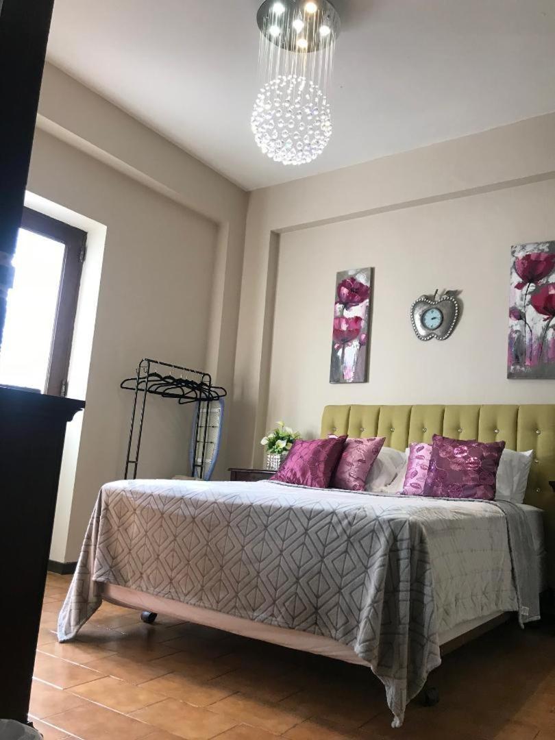The Balconies Studio, The Marilyn & The Crystal At Casa Of Essence In Old Apartment