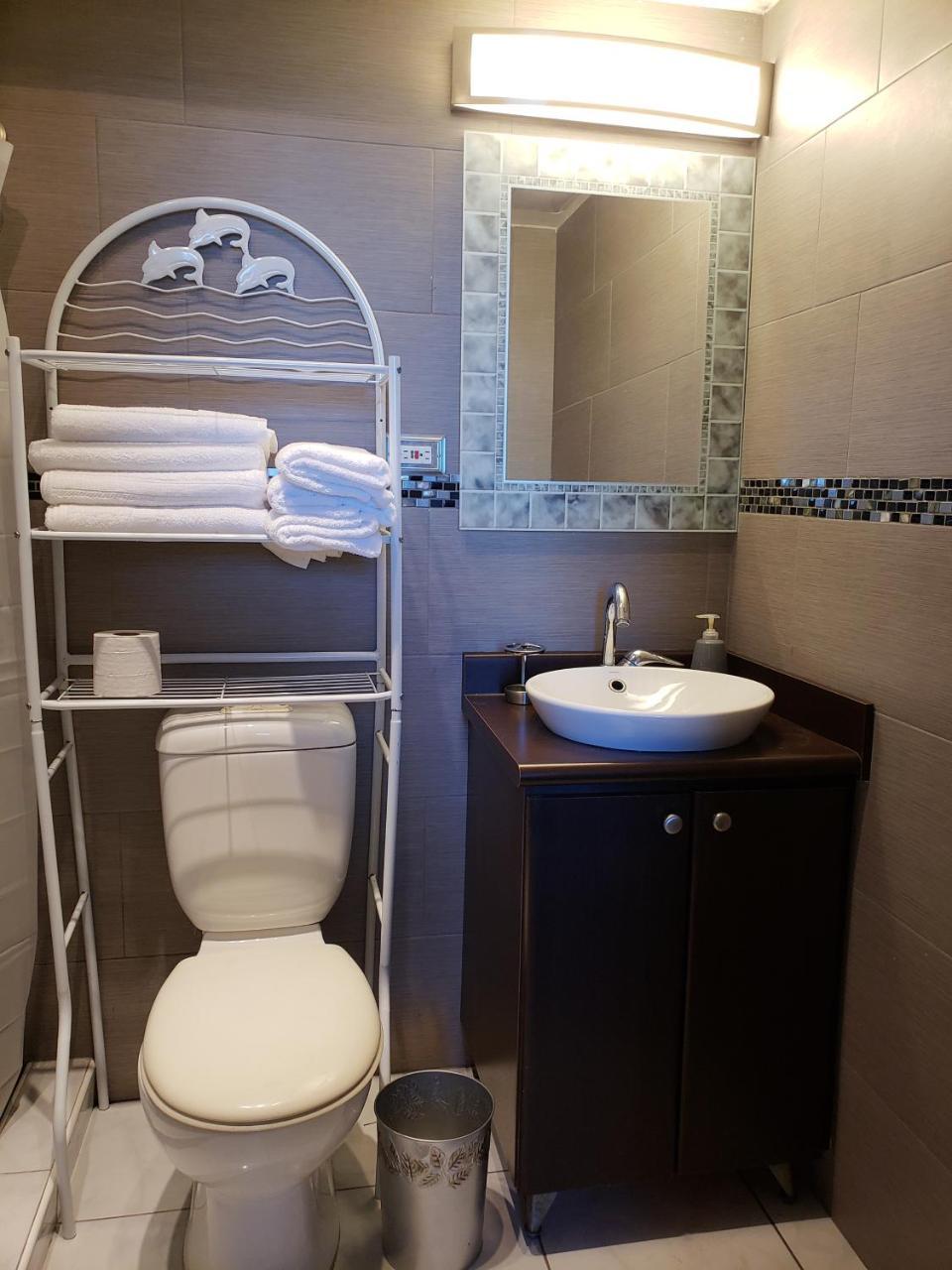In San Juan, 4 Guests Max, 1 Br-1 Bth, Full Kitchen, Free Internet-parking San Juan