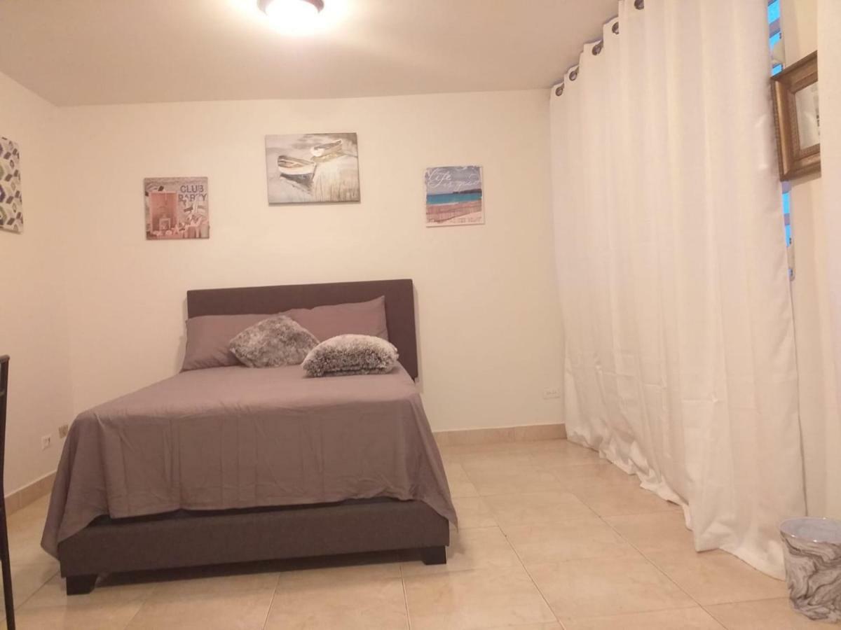 Beach Front Apt 4 At Isla Verde Tower