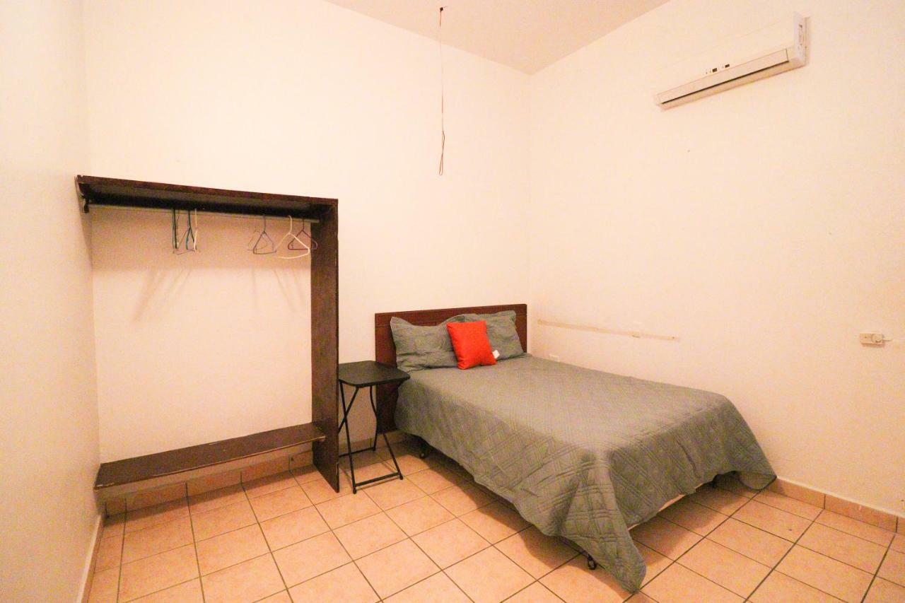 Henry's Guest house 2*