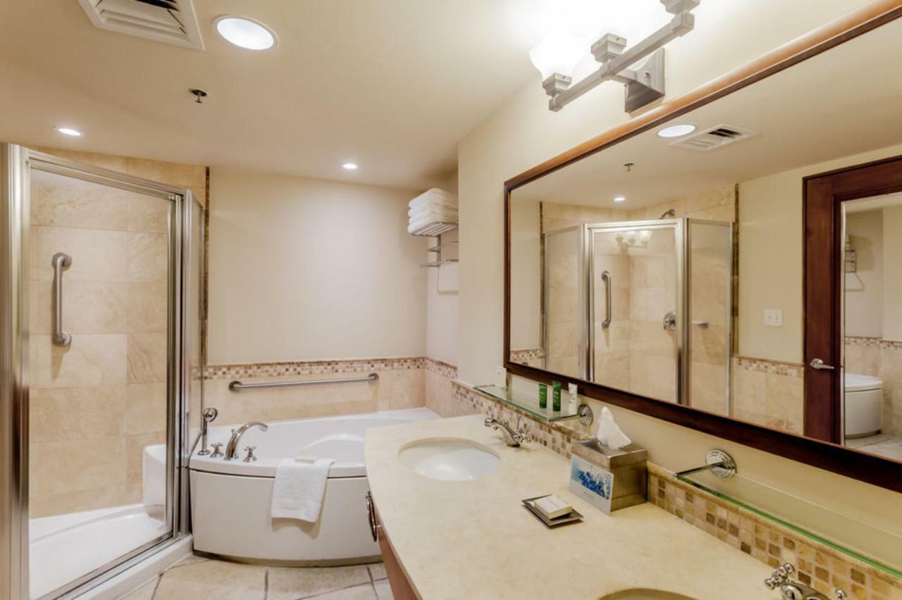 Condado Lagoon Villa Apt
