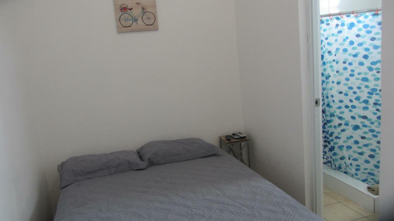 Henry's Guest house 2*
