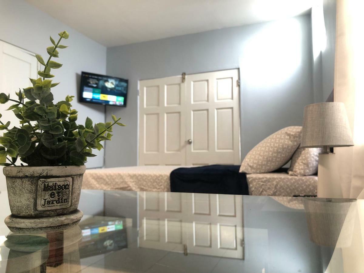 Metro Host Apartment *