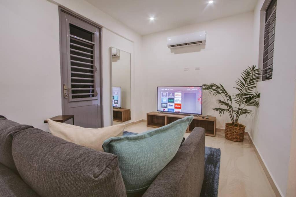 Two Bedroom Apt In Old Sj Five Min Walking From The Beach - Sevilla Court I Apartment