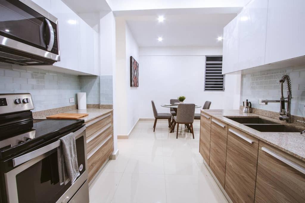 Two Bedroom Apt In Old Sj Five Min Walking From The Beach - Sevilla Court I Apartment *