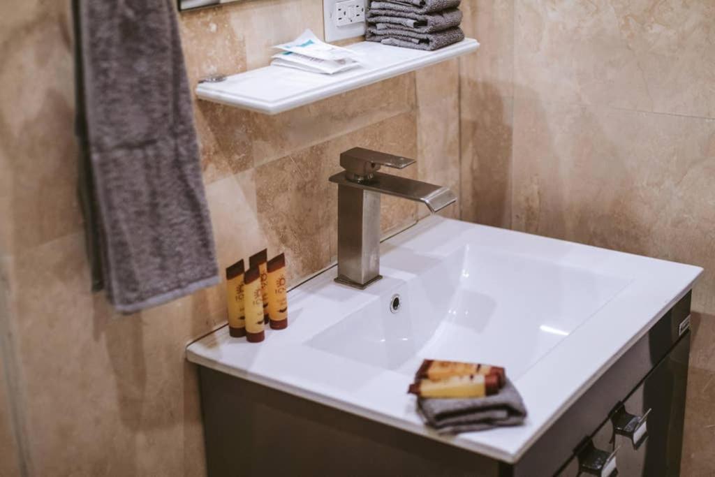 Two Bedroom Apt In Old Sj Five Min Walking From The Beach - Sevilla Court I Apartment San Juan
