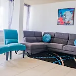 Beautiful 3Br Near Beach With Pool And Parking