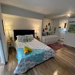 Kasa Ocean Breeze Beachfront Condo Pool