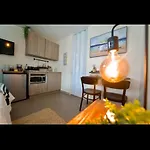 Bucare Studio - Beach Bliss: Isla Verde Gem