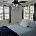 Breezy 1 Bed Apt, Short Ride From Airport And Beach