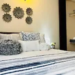 Bluebreeze - Cozy Apartment Near Airport