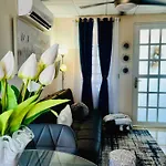 Bluebreeze - Cozy Apartment Near Airport