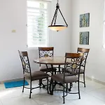 102-Charming Renovated Apartment In The City Near The Beach With Free Parking