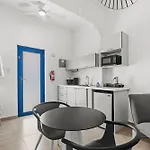 Artistic One-Bedroom Garden Apartment In Sj Mm9