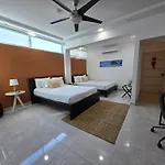 Elegant And Central Studio With Desk