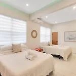 Group Vacation Home Steps From Beach And Nightlife