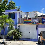 Coqui Del Mar Lgbtq Clothing Optional Guesthouse (Adults Only)