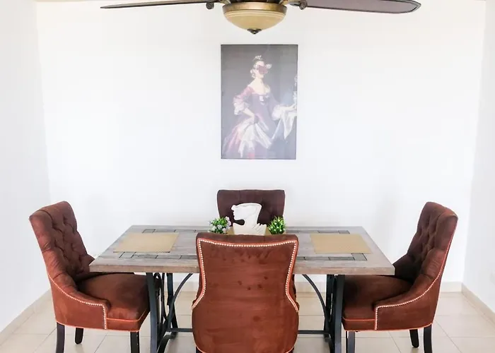 Beautiful 3Br Near Beach With Pool And Parking