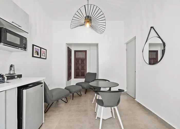 Artistic One-Bedroom Garden Apartment In Sj Mm9
